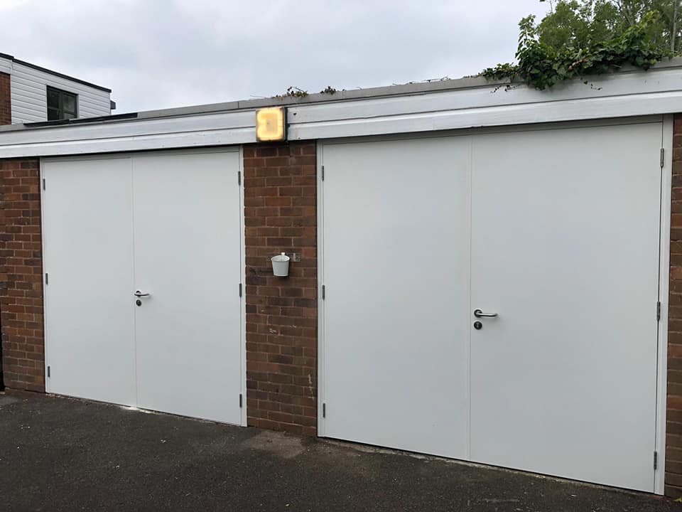 White Steel Garage Doors with Hinges, handle and lock